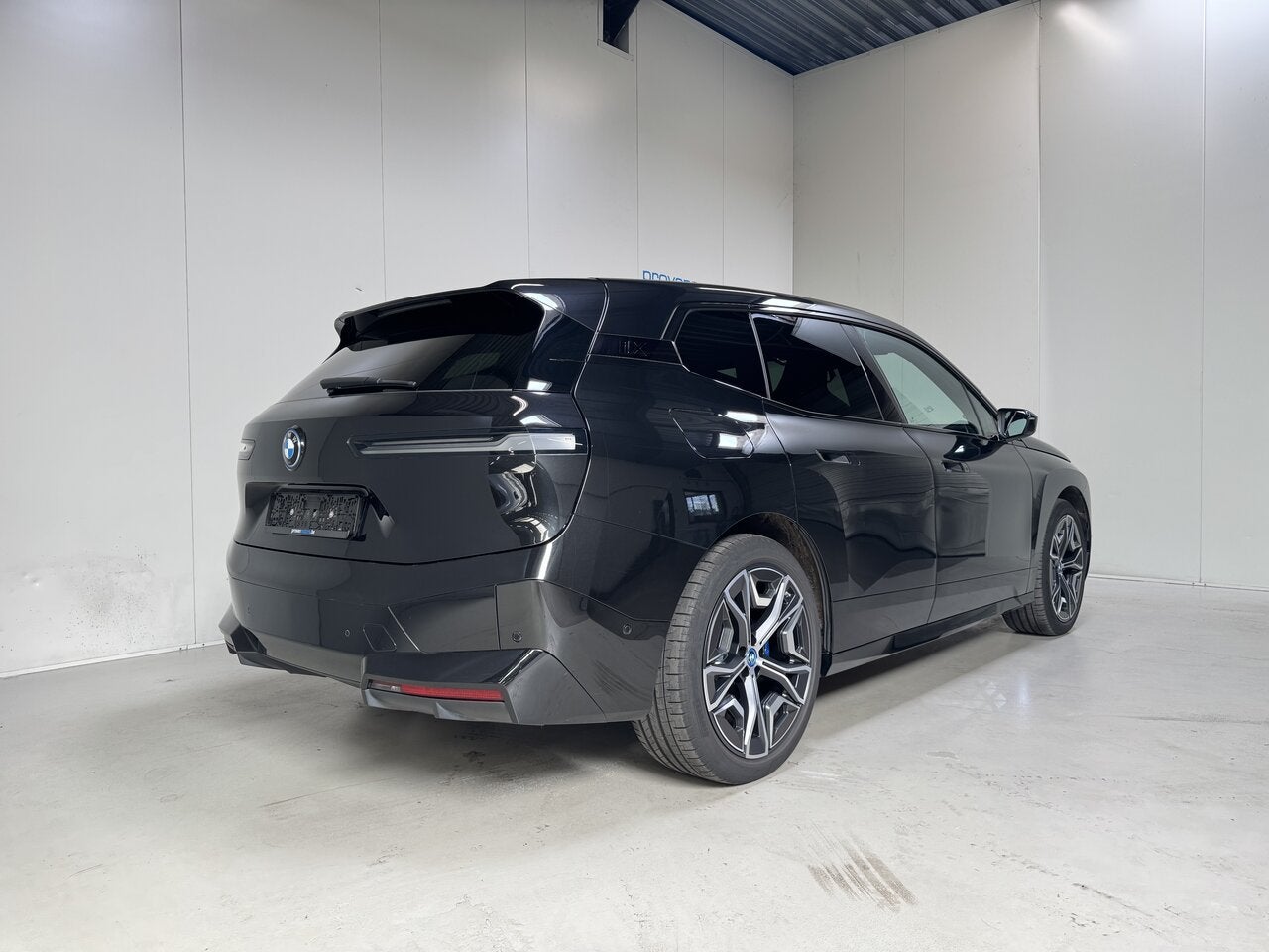 BMW IX 76.6 kwh xDrive50 - Pano - Harman/Kardon - SoH 94% -, Auto's, BMW, 388 kW, 0 kg, IX, Zwart