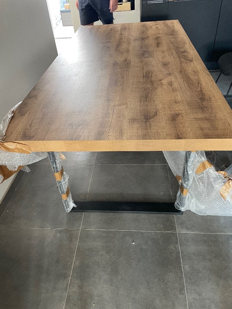 Table en bois chêne massif moderne avec pied noire, 150 à 200 cm, 100 à 150 cm, Enlèvement, Utilisé