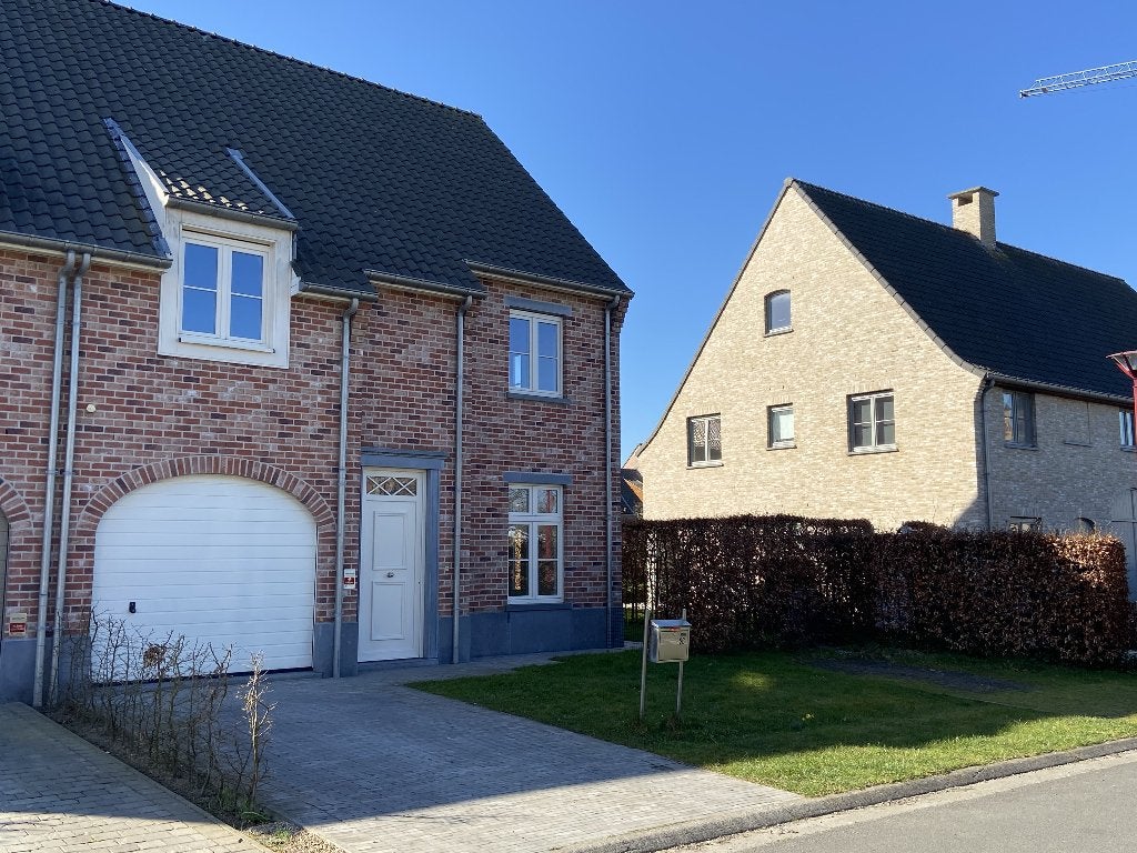 Rustig gelegen gezinswoning met tuin en garage (9850), 109 kWh/m²/an, Vosselare (Deinze - voorheen Nevele), 3 pièces, Maison Bi-familiale ou Jumelée