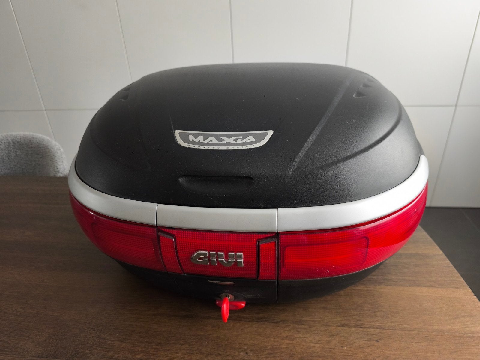 GIVI monokey topkoffer voor 2 integraalhelmen, Ophalen