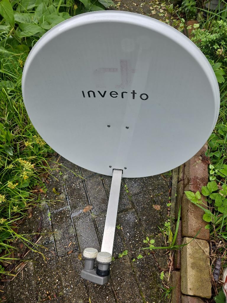82 cm duo satellietschotel met stevige metalen muurbeugel, Ophalen, Gebruikt, (Schotel)antenne, Overige merken