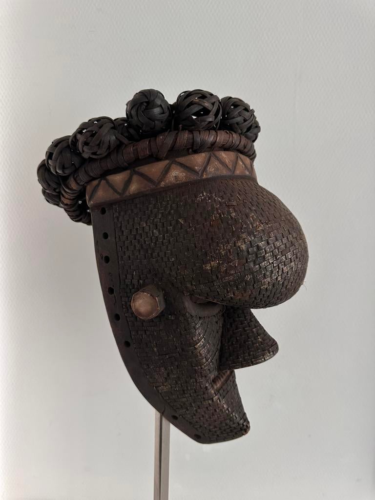 Masque de guerre Salampasu, art africain du anthropologue, Envoi
