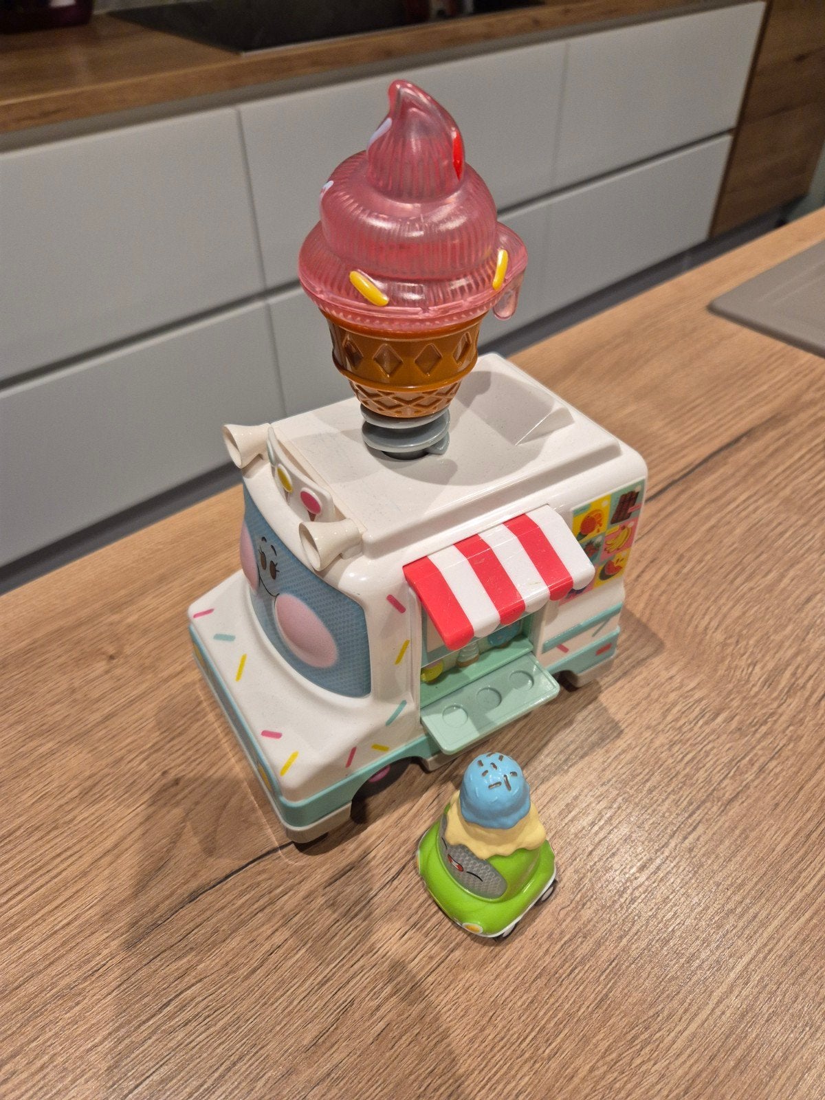vtech toet toet ijscowagen Eileen en Carson, Ophalen, Zo goed als nieuw