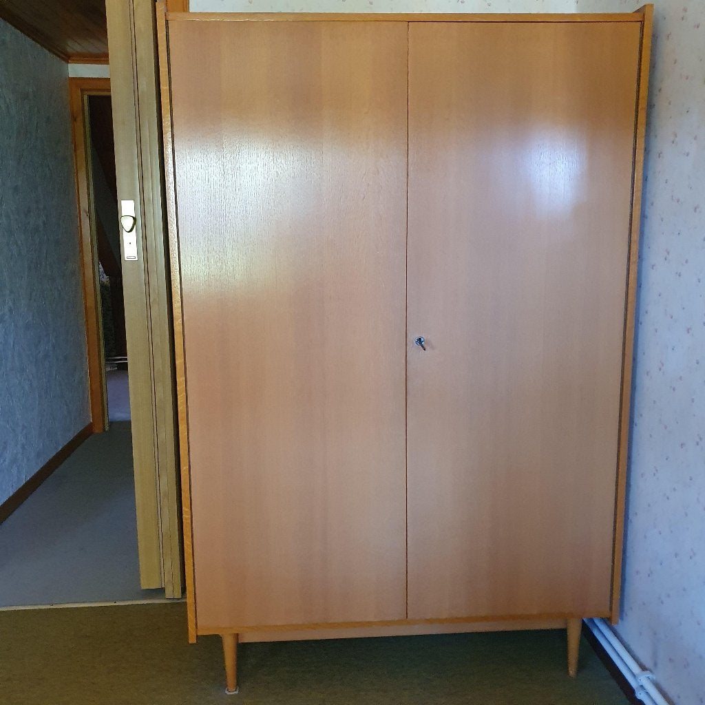 Garde robe / penderie 2 portes années 60, Avec porte(s), Comme neuf, 100 à 150 cm, 50 à 75 cm