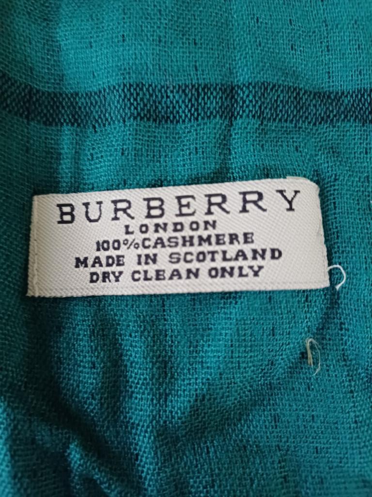 Sjaal, Kleding | Dames, Burberry, Ophalen of Verzenden, Zo goed als nieuw, Sjaal