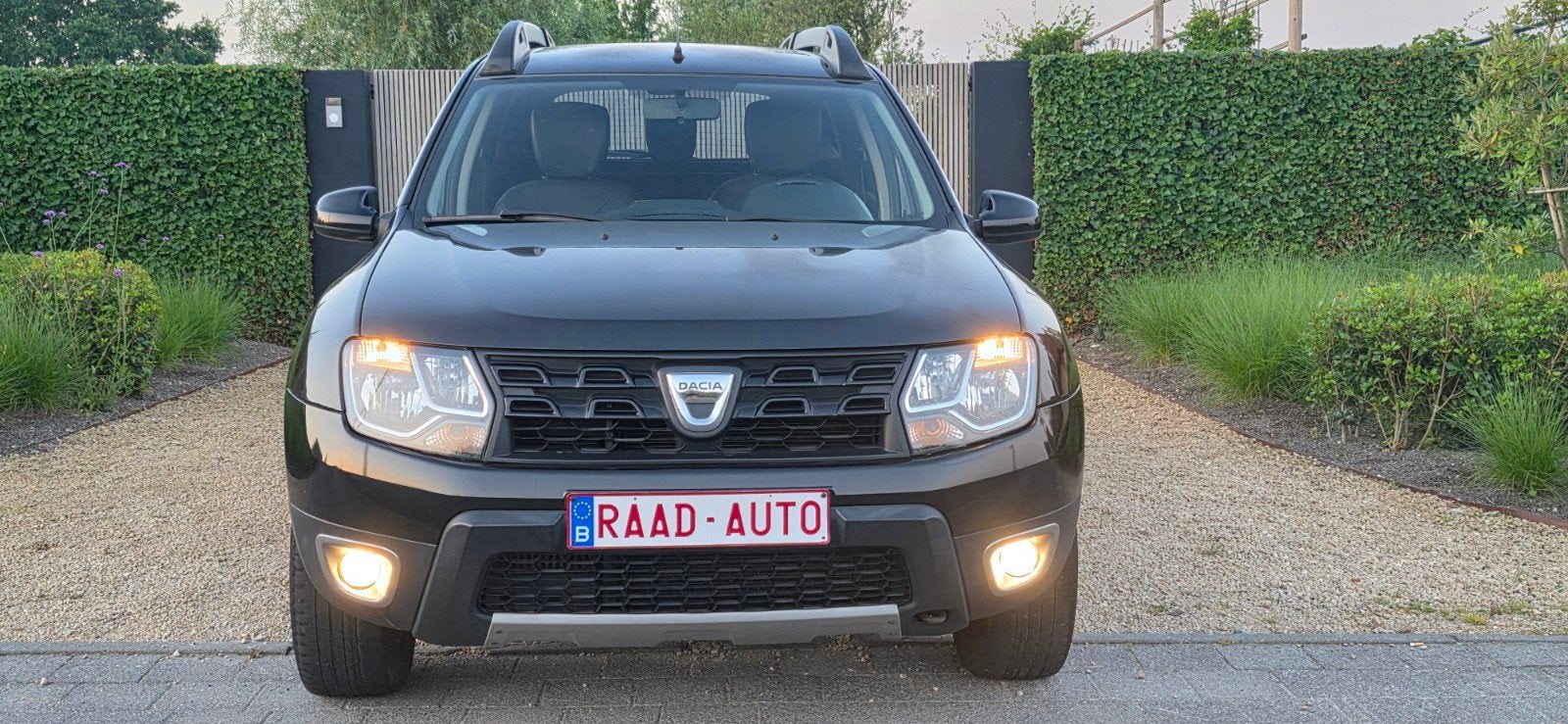 Dacia Duster 1.2 _ 92kw/1ste hands _ leer _ GPS _ camera!, Auto's, Voorwielaandrijving, 4 cilinders, 1198 cc, Leder