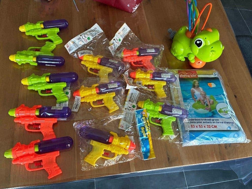 waterspeelgoed, waterpistool, fonteintje en babyband, Enlèvement