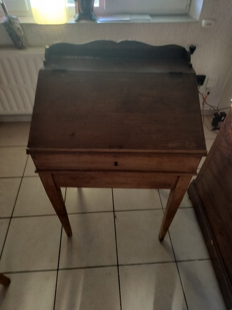 Ancien pupitre, Enlèvement