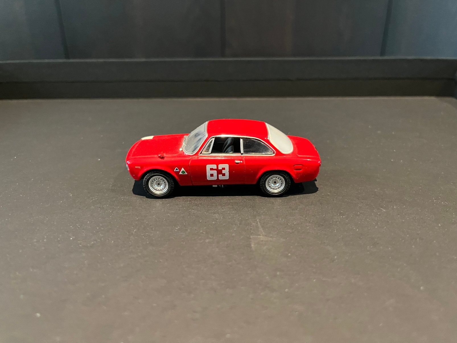 Alfa Romeo GT/GTV rouge, Enlèvement, Comme neuf