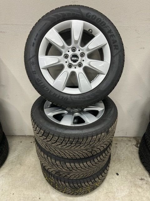 Winterset Mini Countryman GoodYear UltraGrip 8 225/55 R17, Autos : Pièces & Accessoires, Pneus & Jantes, Pneus et Jantes, Pneus hiver