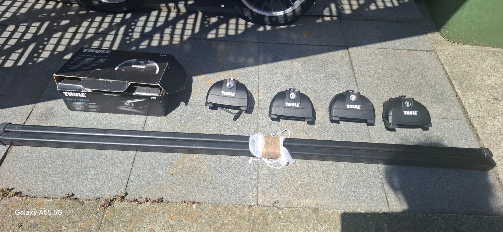 2 barres de toit Thule 80 eur per stuk, Enlèvement