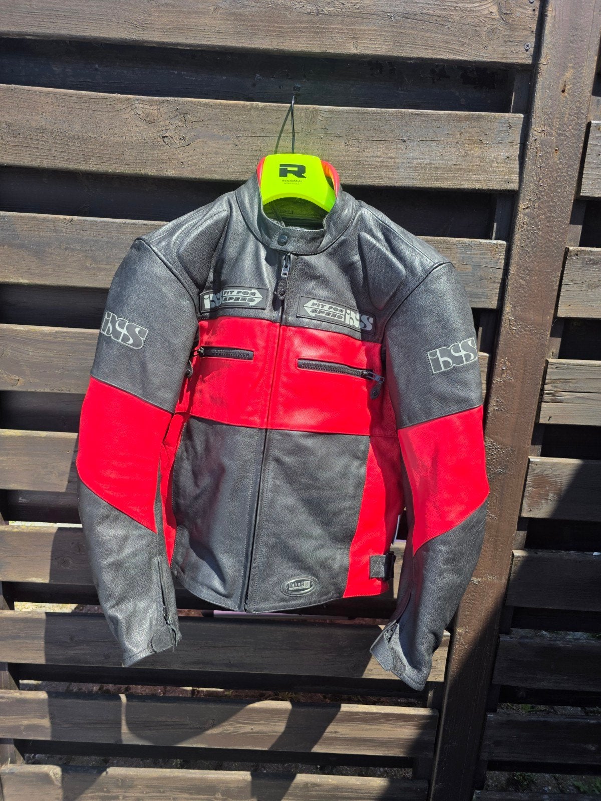 Lederen motorvest, Motoren, Ophalen