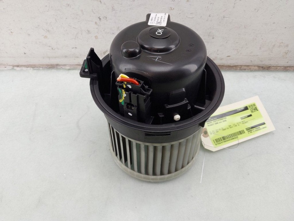 KACHEL VENTILATORMOTOR 2008 (UD / UK / UR / US / UX), Kontakt-peugeot@peugeot.com, Gebruikt, Peugeot Deutschland GmbH, Bahnhofsplatz
65423  Rüsselsheim, DE
