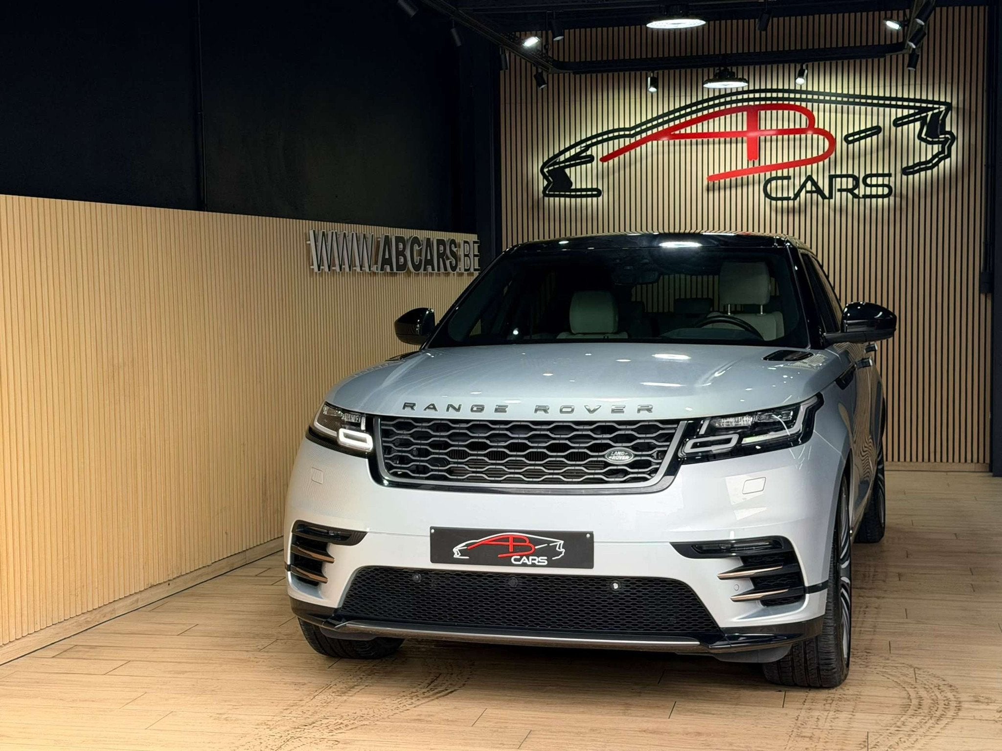Land Rover Range Rover Velar 3.0 V6 Supercharged R-Dynamic *, Autos, Land Rover, Cuir, Argent ou Gris, Achat, Entreprise