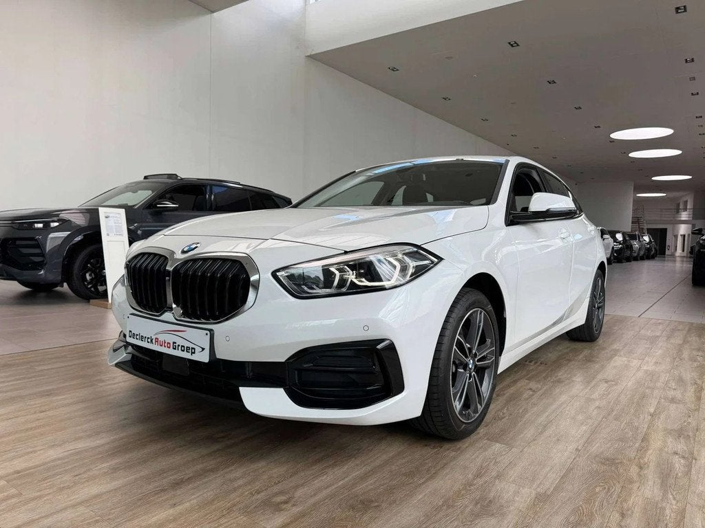 BMW 1 Serie 118 118i STEPTRONIC*SPORT*TREKHAAK*LED KOP*37.00, Auto's, BMW, Gebruikt, 136 pk, Wit, 5 deurs
