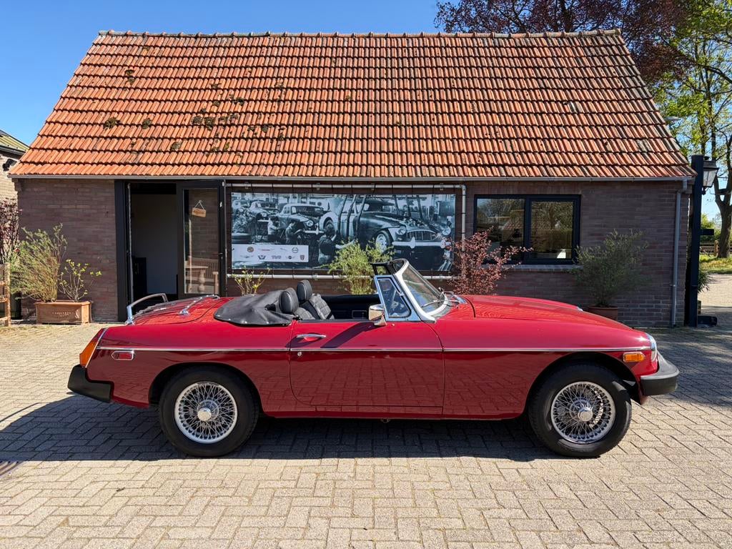 MGB Roadster overdrive, Auto's, MG, Particulier, B, Open dak, Benzine, Cabriolet, 2 deurs, Handgeschakeld, Rood, Zwart, Kunstmatig leder