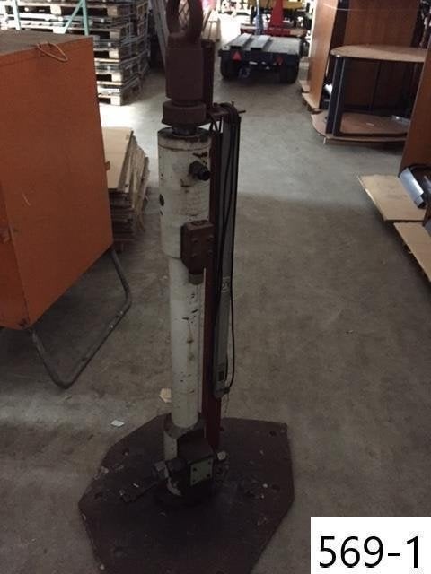 0569. Cilinder / hydraulisch / hydrauliek / met voet, Enlèvement, Utilisé