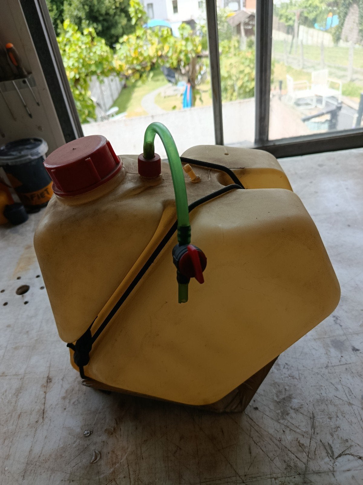 Benzinetank, Ophalen
