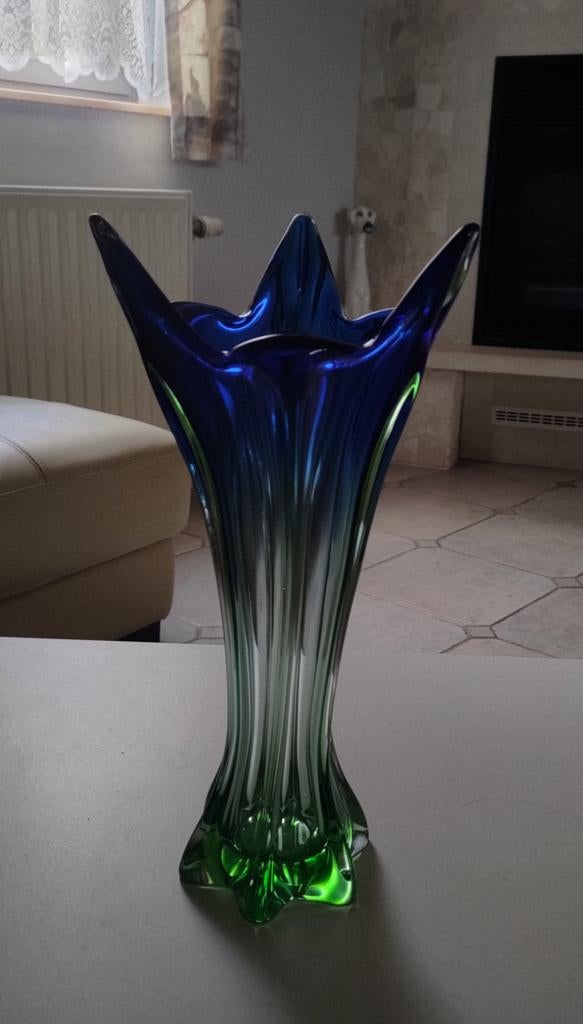 Grote vaas met een verloop van blauw naar groen in Murano-gl, Antiek en Kunst, Antiek | Vazen