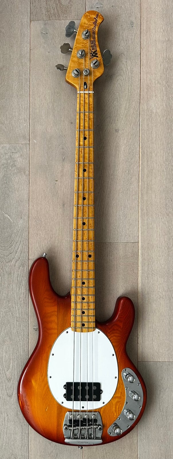 Vintage Ernie Ball Music Man Stingray 1987 3EQ, Musique & Instruments, Instruments à corde | Guitares | Basses, Enlèvement, Utilisé