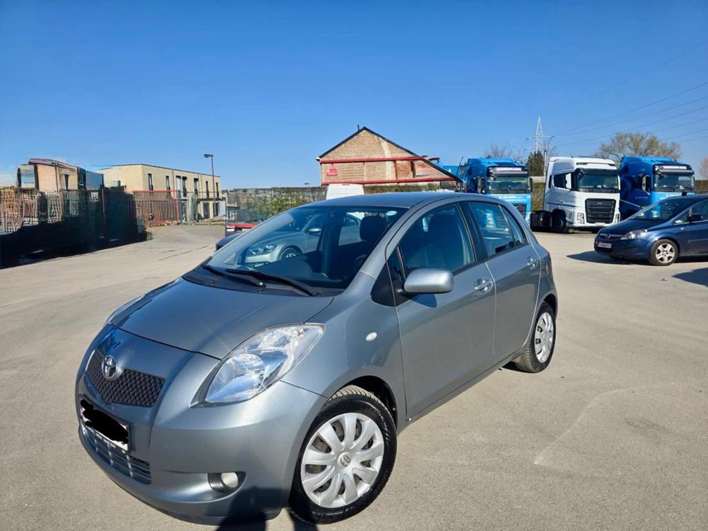 Toyota Yaris/1.3benzine/Automatik/Gekeurt, Auto's, Automaat, Stof, 4 cilinders, USB