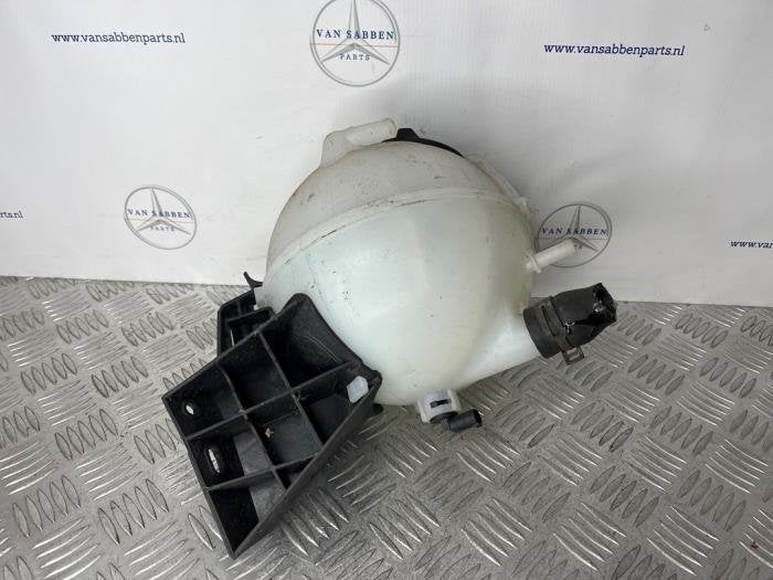 Réservoir d'expansion d'un Mercedes Vito, -, 3 mois de garantie, Utilisé, -