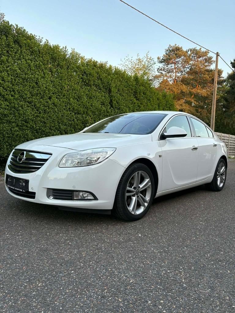 mooie opel insignia 2.0 cdti met slechts 127000 km, Auto's, Opel, Voorwielaandrijving, Euro 5, Stof, Wit