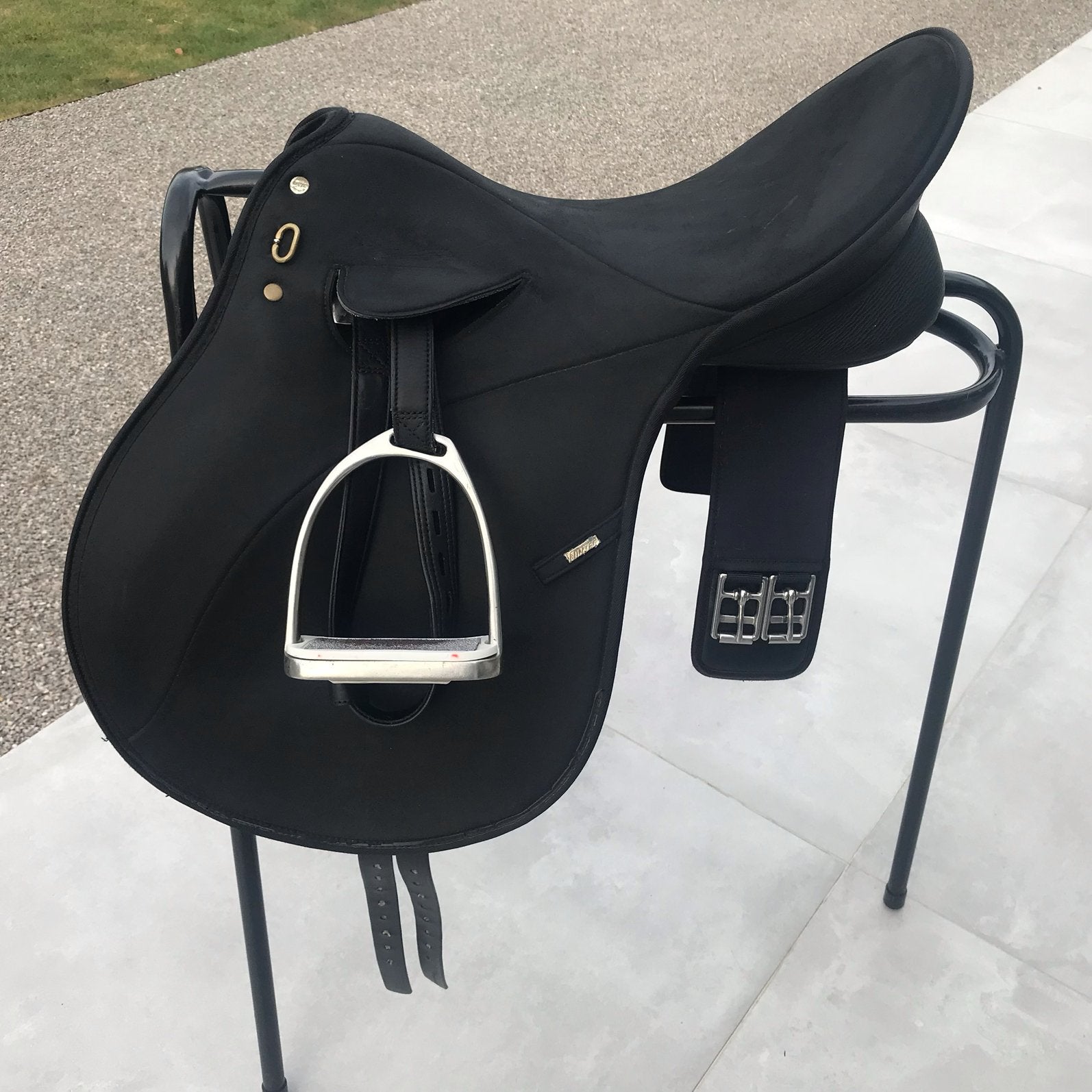 Selle Wintec dressage bon état, Siège semi-creux, Enlèvement, Utilisé, M (17 pouces)