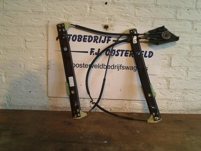 Ruitmechaniek 4Deurs links-voor van een Audi A1, Gebruikt, -, -, -