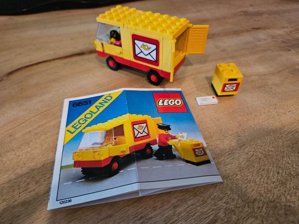 LEGO Classic Town 6651 Post Office Van met boekje, Enfants & Bébés, Jouets | Duplo & Lego, Comme neuf, Lego, Ensemble complet