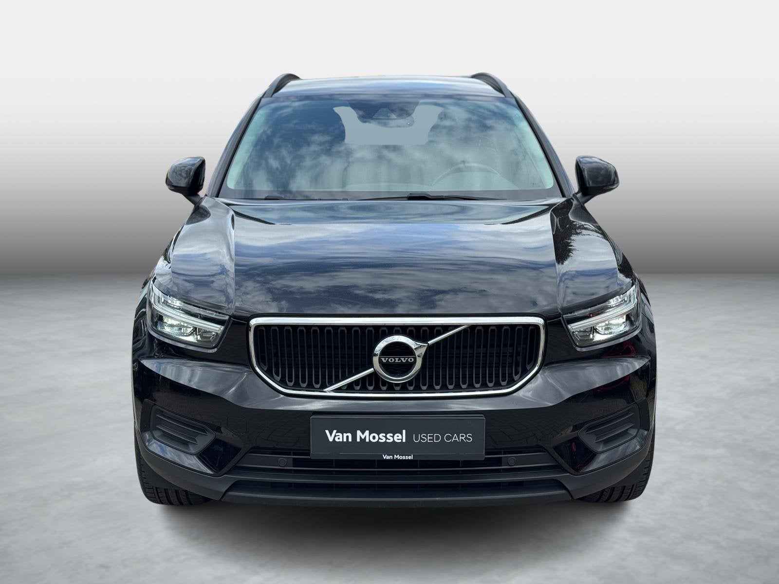 Volvo XC40 T2 Momentum Core, Voorwielaandrijving, Gebruikt, Zwart, SUV of Terreinwagen