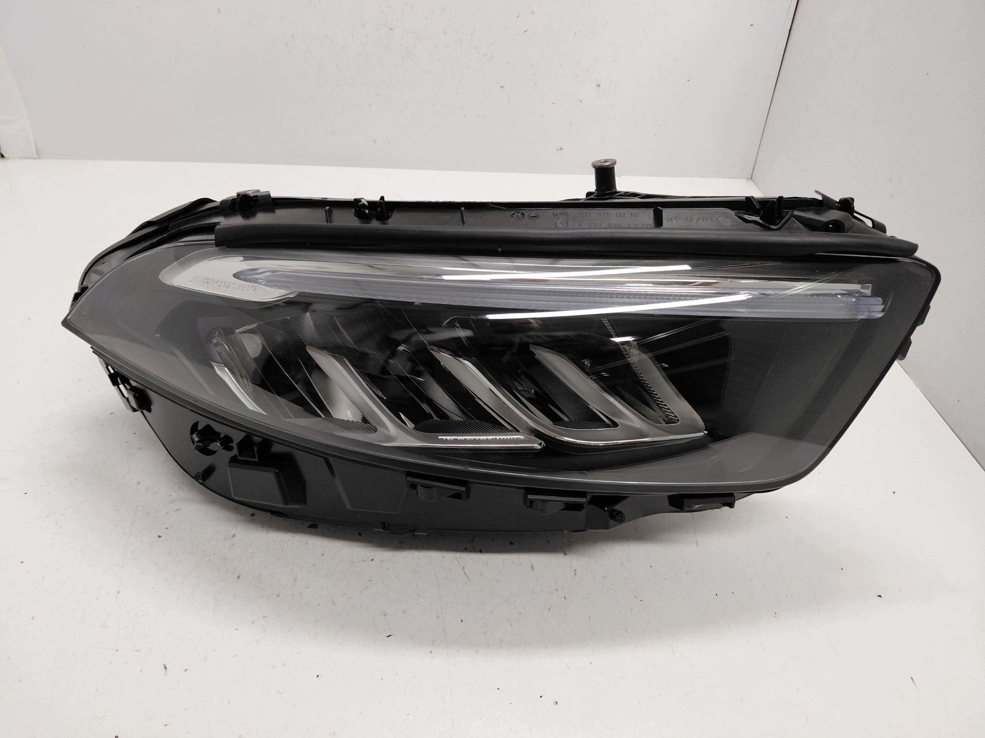 Phare droit Mercedes Classe A A1179064406, Autos : Pièces & Accessoires, Mercedes-Benz AG, Mercedes-Benz, Utilisé, Mercedesstrasse 120
70372  Stuttgart, DE