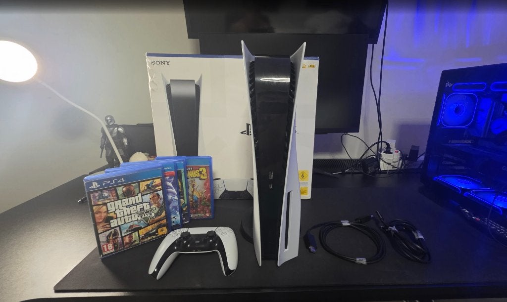 VENTE RAPIDE ! PlayStation 5/PS5 Disc Edition + 4 jeux, Enlèvement, Comme neuf, Playstation 5