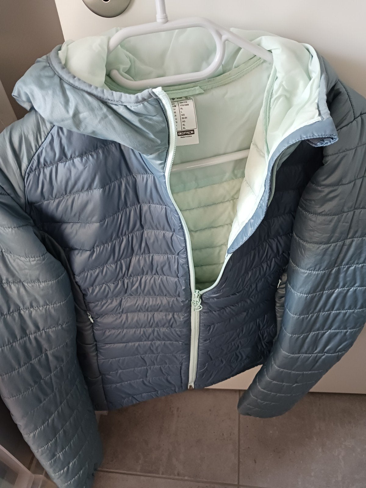 Jas merk Decatlon te koop. M 42, Kleding | Dames, Jassen | Zomer, Decathlon, Ophalen, Zo goed als nieuw, Maat 42/44 (L)
