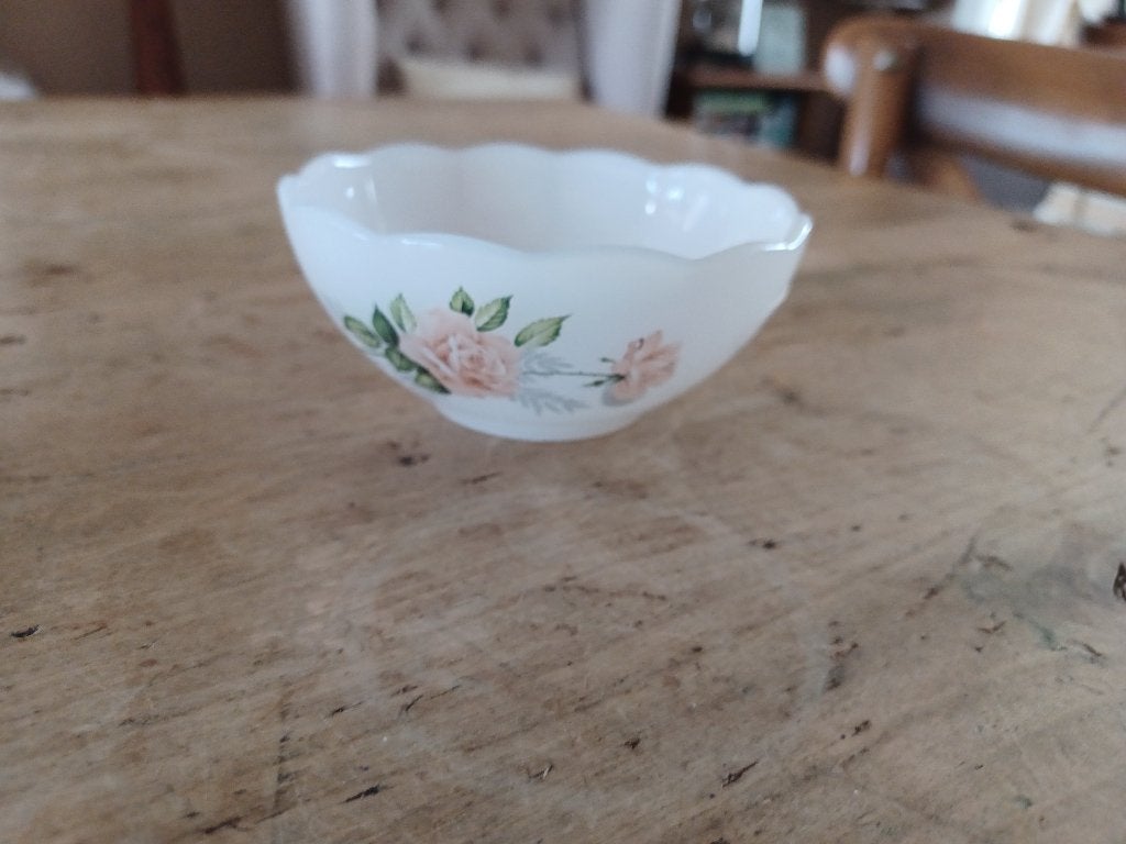 Arcopal roze roosmotief klein kommetje, Antiek en Kunst, Ophalen of Verzenden
