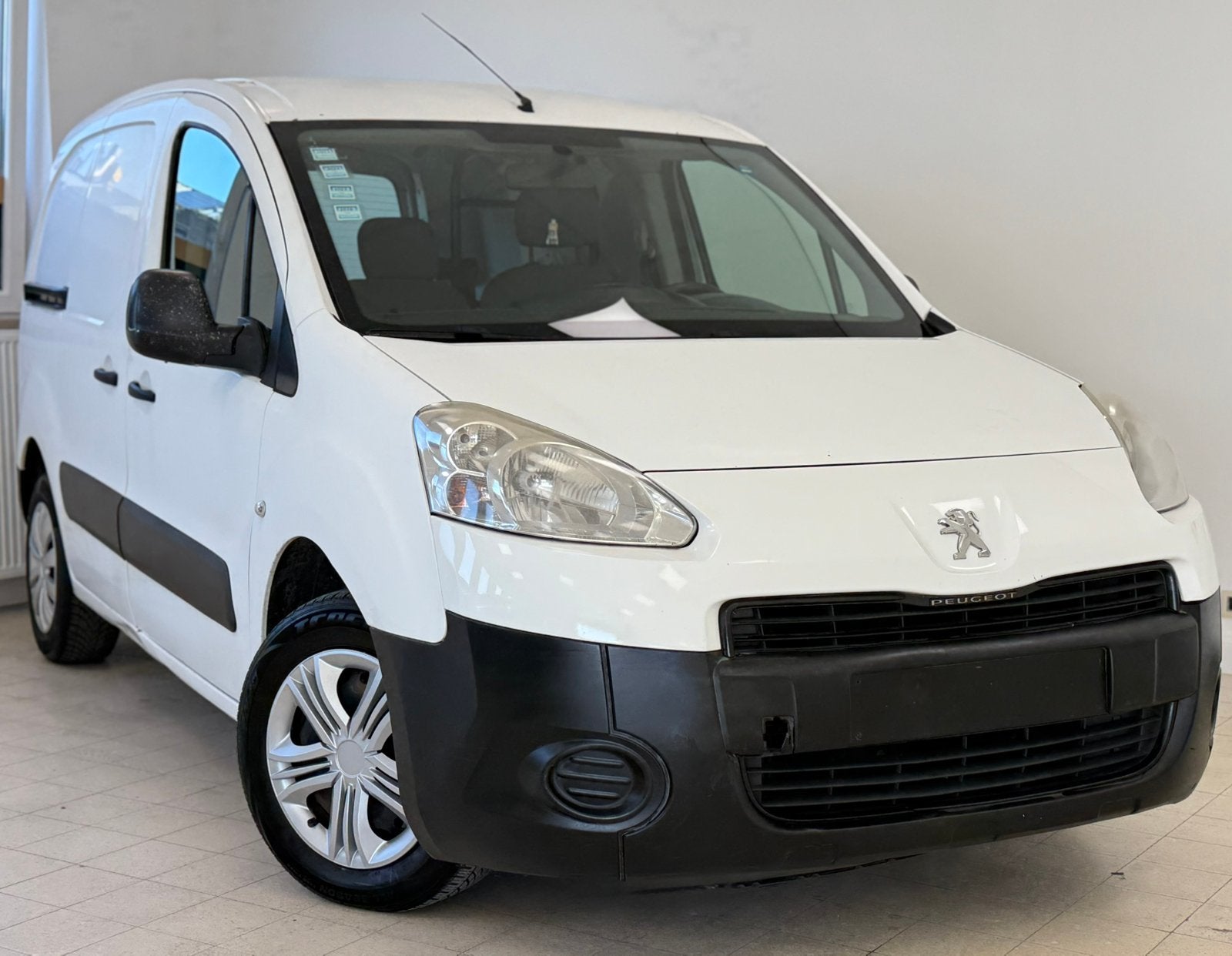 PEUGEOT PARTNER 3 ZITPLAATSEN AIRCO*EURO 5* CT OK, Auto's, Euro 5, Stof, Zwart, 4 cilinders