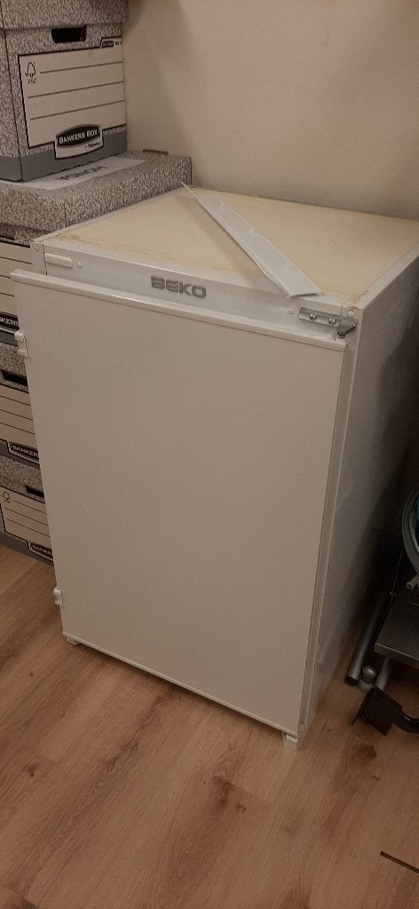 Frigo BEKO encastrable presque neuf, 85 à 120 cm, Enlèvement, 45 à 60 cm, Sans bac à congélation