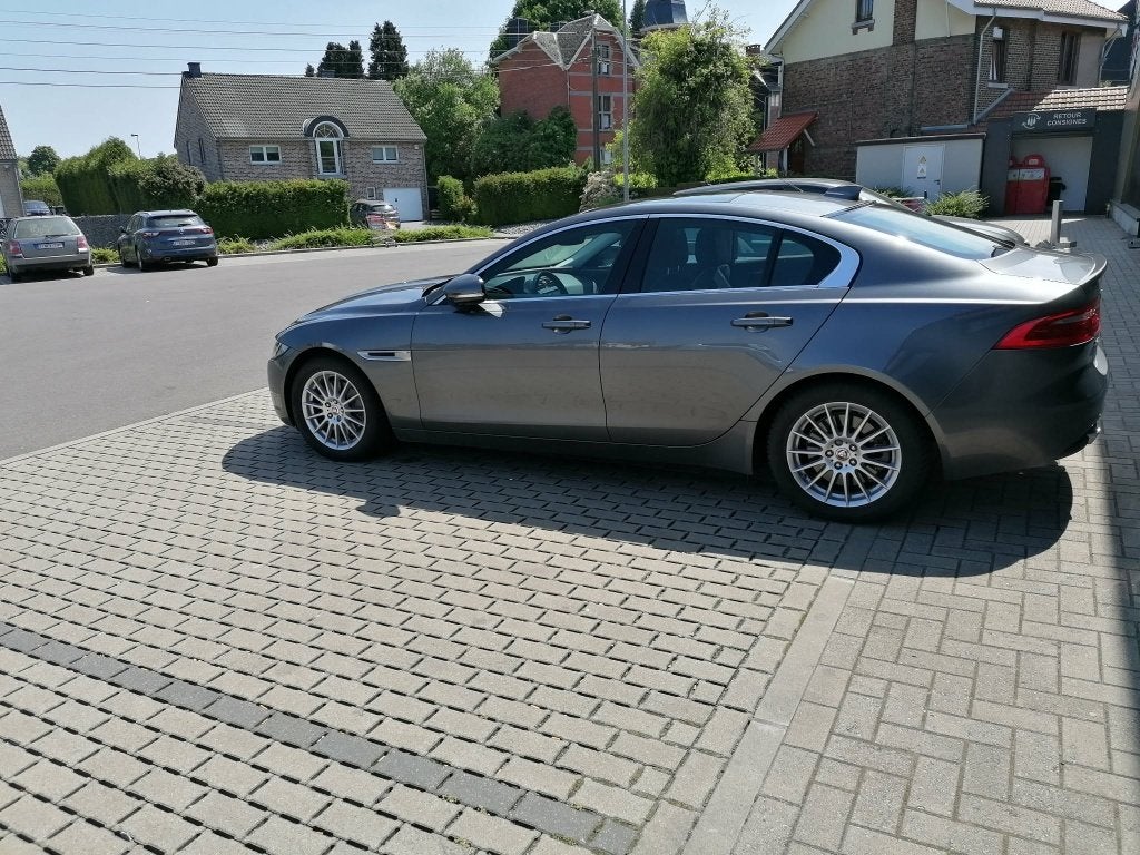 JAGUAR XE 2.0T Prestige à vendre ou à échanger, Autos, Jaguar, Cuir, Argent ou Gris, Entretenue par le concessionnaire, Noir
