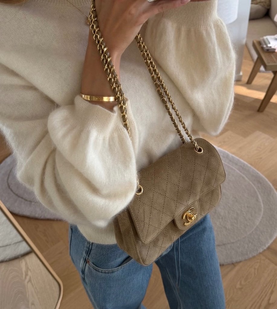 CHANEL Mini Flap Bag Suede, Bijoux, Sacs & Beauté, Enlèvement ou Envoi, Sac à main