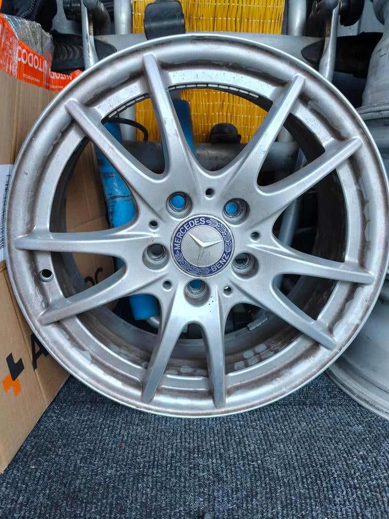 Jantes Mercedes 16 pouces en aluminium d'origine 250€ niet, Enlèvement, Jante(s)