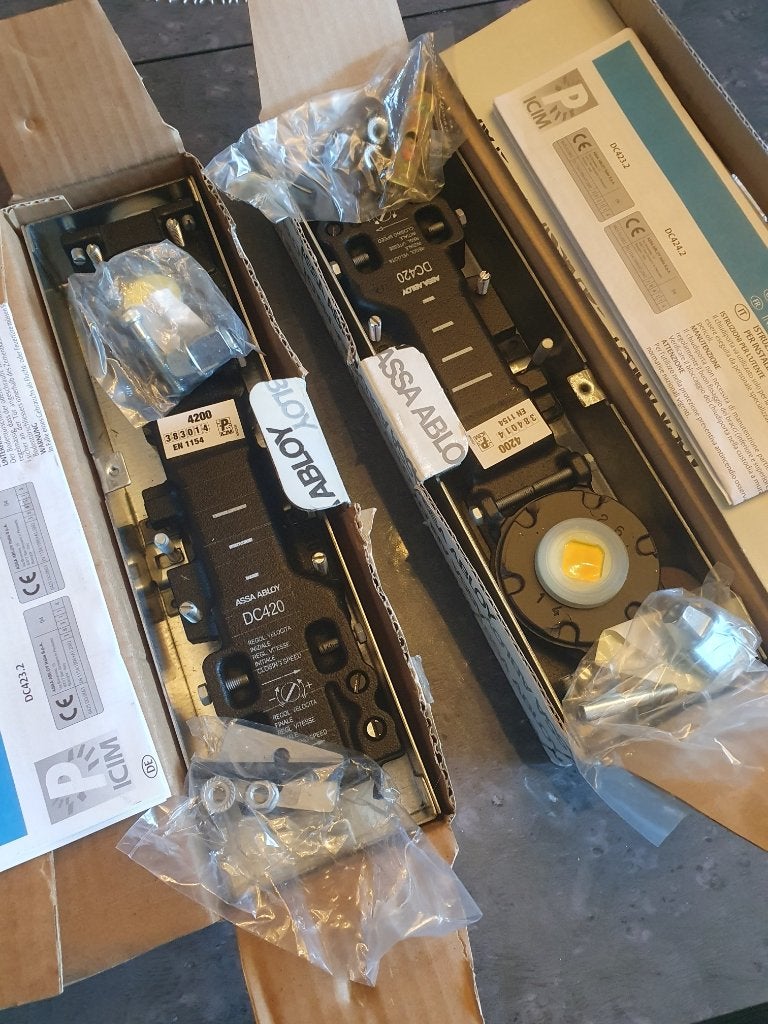 vloerveer assa abloy DC420, Enlèvement ou Envoi, Neuf, Inox, Charnière