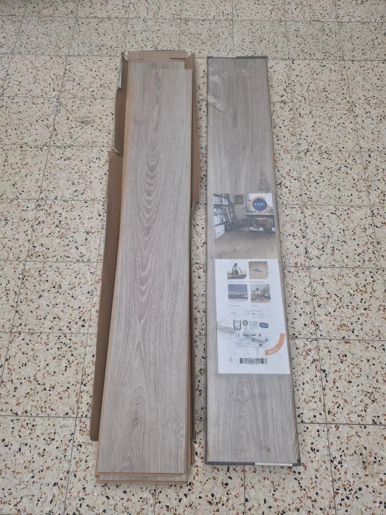 3m² Licht grijze klik laminaat 13 planken 120cm x 19cm, Doe-het-zelf en Bouw, Ophalen, Nieuw, Laminaat