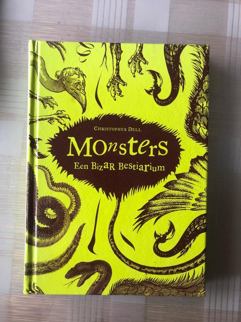 Monsters, een bizar bestiarium, Boeken, Science fiction, Ophalen of Verzenden, Zo goed als nieuw, Christopher Dell