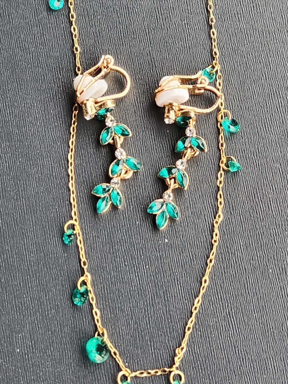 PARURE Collier + Boucles d'Oreilles CLIP, Bijoux, Sacs & Beauté, Enlèvement