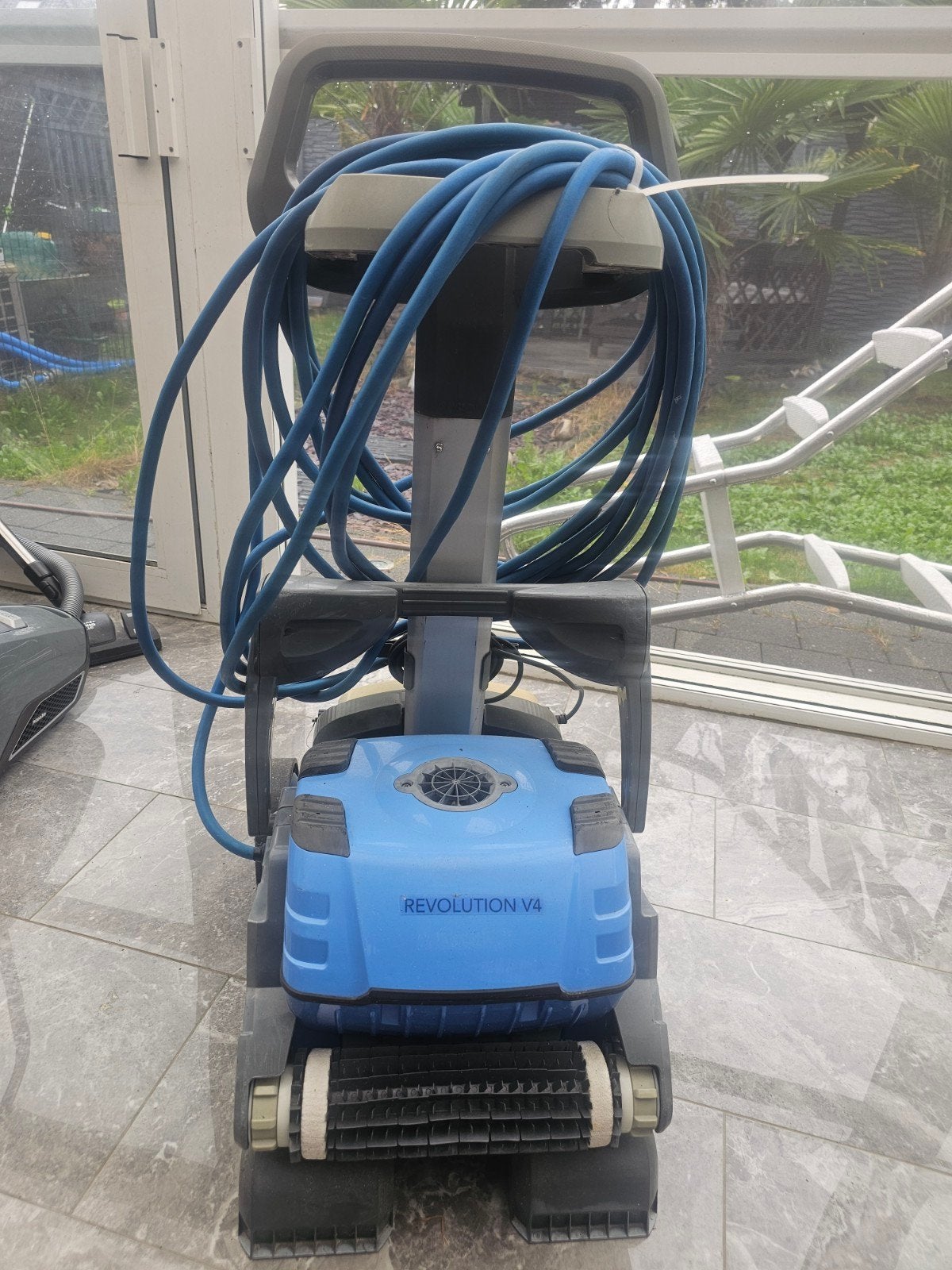 Zwembadrobot doet bodem en wanden
Ophalen belgie limburg ber, Ophalen
