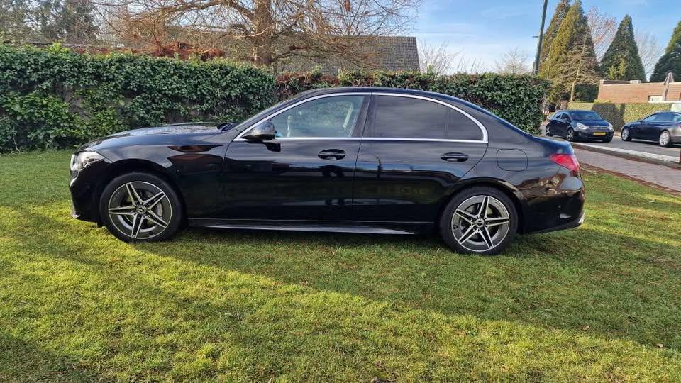 Mercedes-Benz C-klasse 300 e AMG Line 2023 plug-in hybride, Autos, Cuir et Alcantara, 2 cm³, Noir, 5 places
