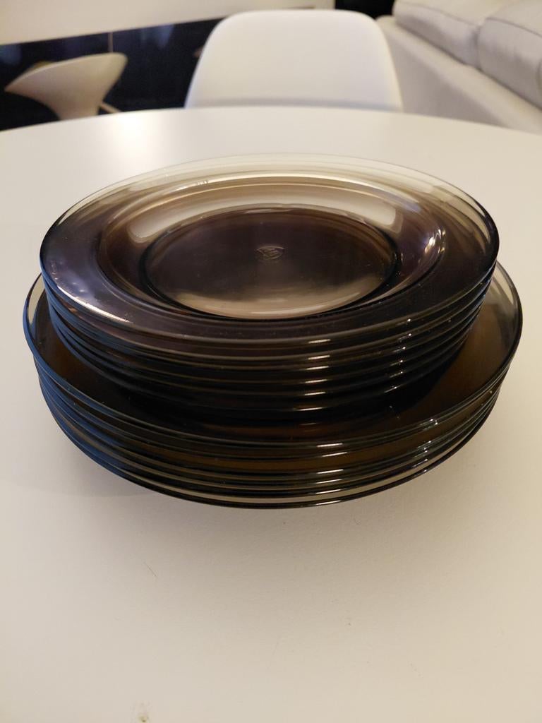 Lot de 12 assiettes en verre fume vintage