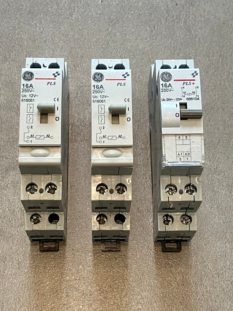 3 x Interrupteur à impuls /télerupteur 12 volts/250 V/16 A, Enlèvement ou Envoi, Neuf, Autres types