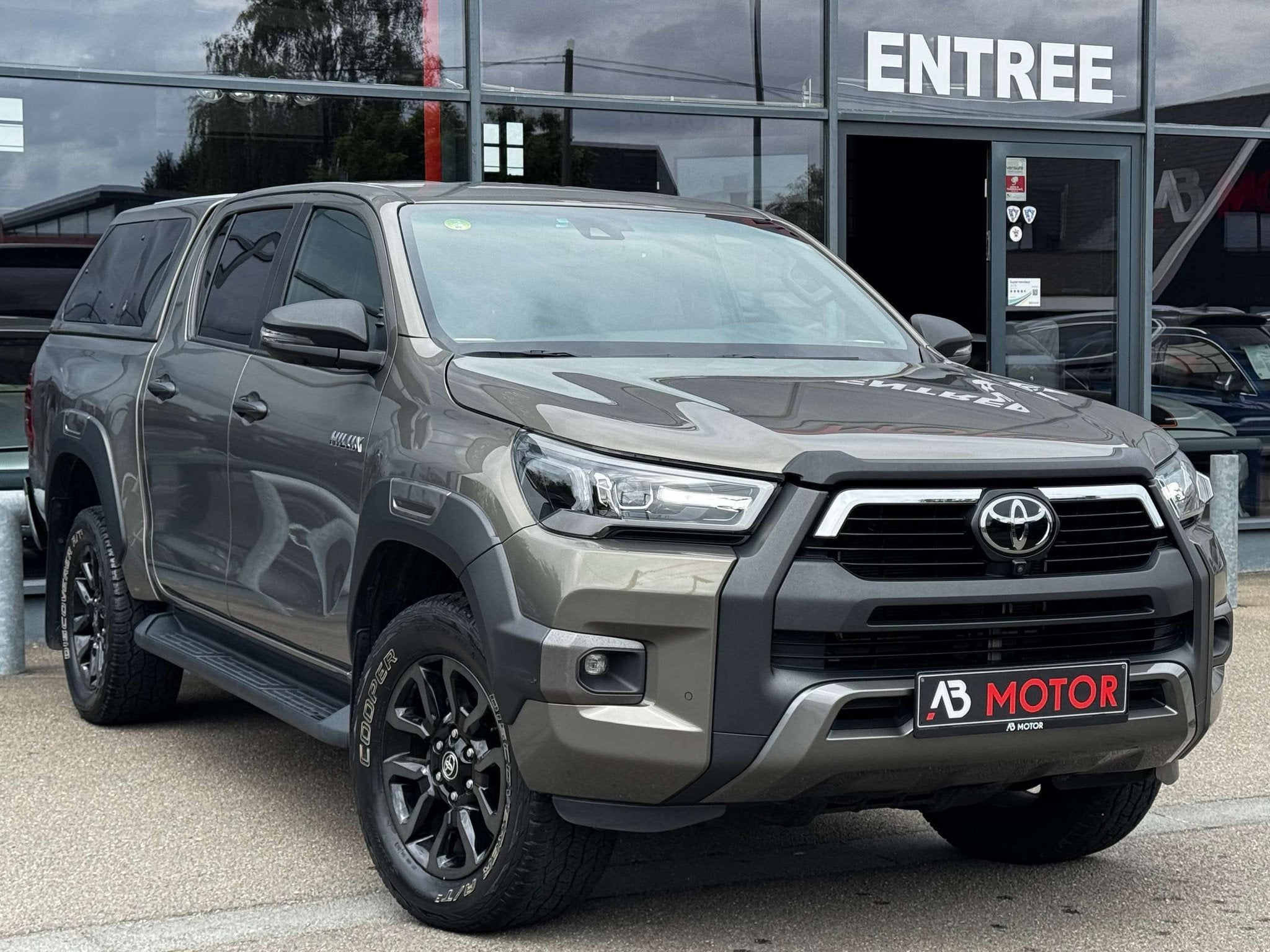 Toyota Hilux 2.8D-4D INVINCIBLE AUTO 4WD 204CV CAMERA 360 1E, Automaat, 4 deurs, Gebruikt, 4 cilinders