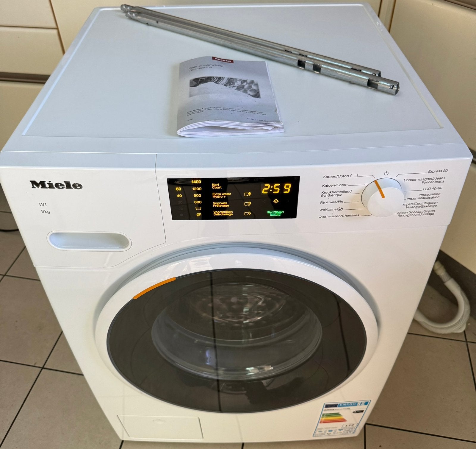 Miele W1 8KG/1400 toeren A+++ energiezuinig, weinig gebruikt, Ophalen, 1200 tot 1600 toeren, Minder dan 85 cm, 8 tot 10 kg